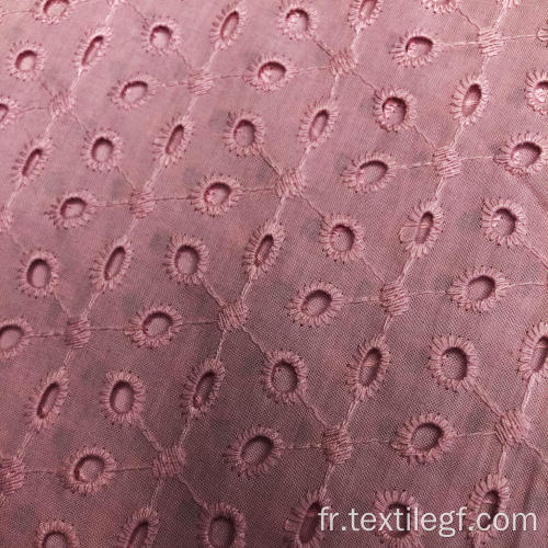 Tissu de coton brodé rose